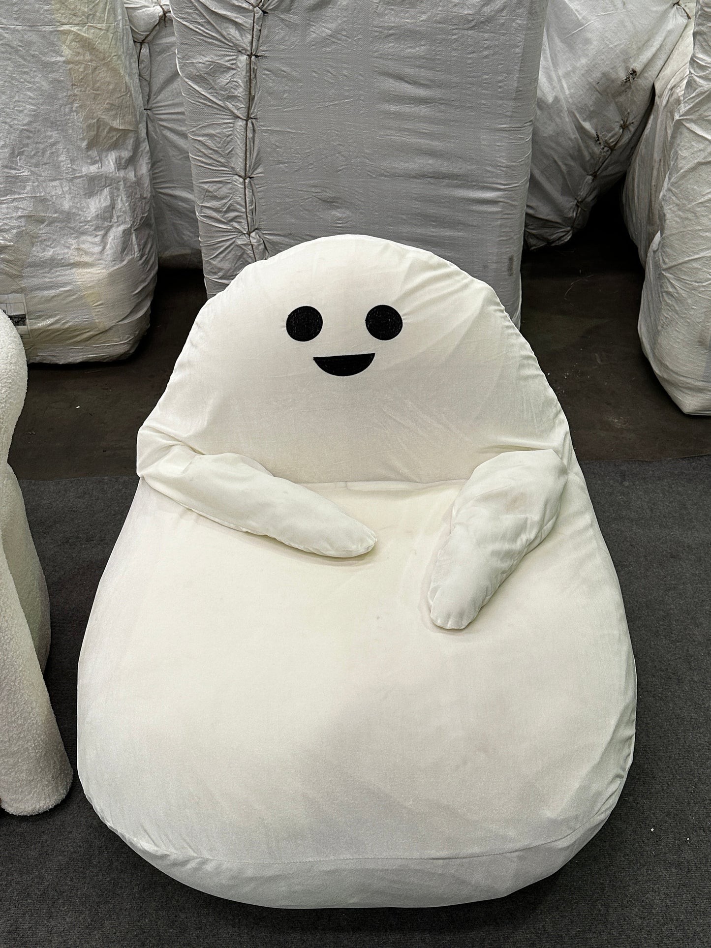 White/Ghost Lounge Chair
