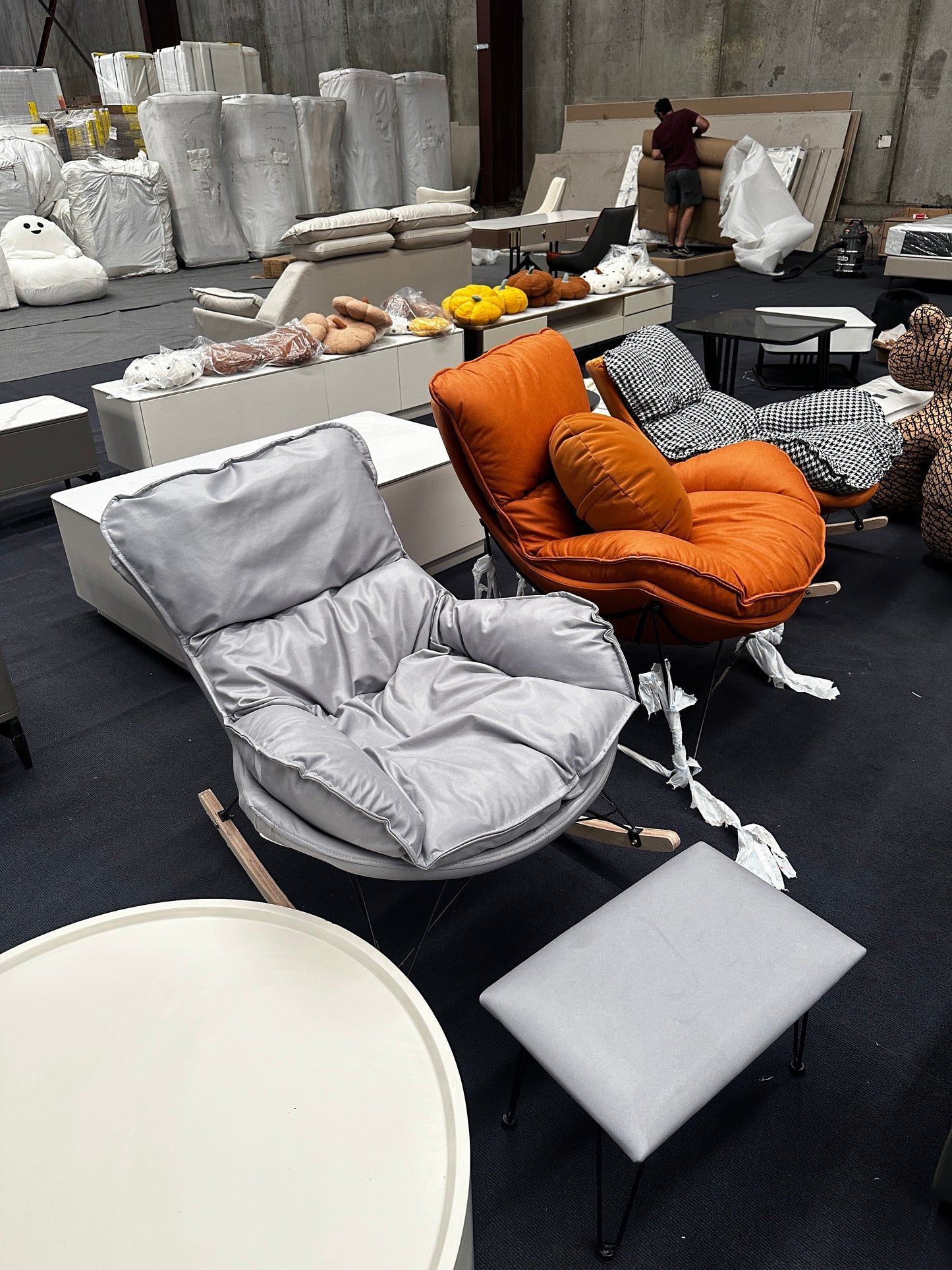 Light Gray/Iron Lounge Chair