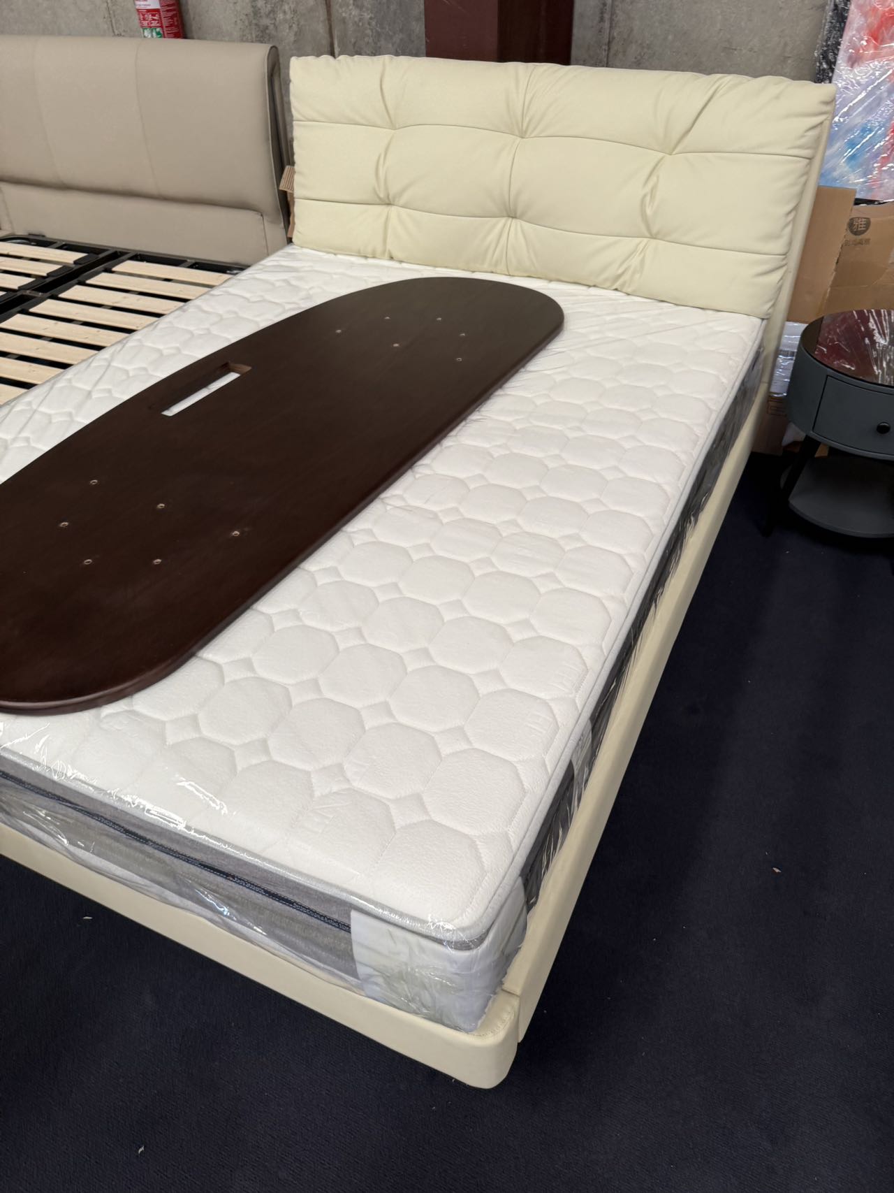 Genuine Leather/Cream White/Soft-Covered/Solid Wood Bed/153