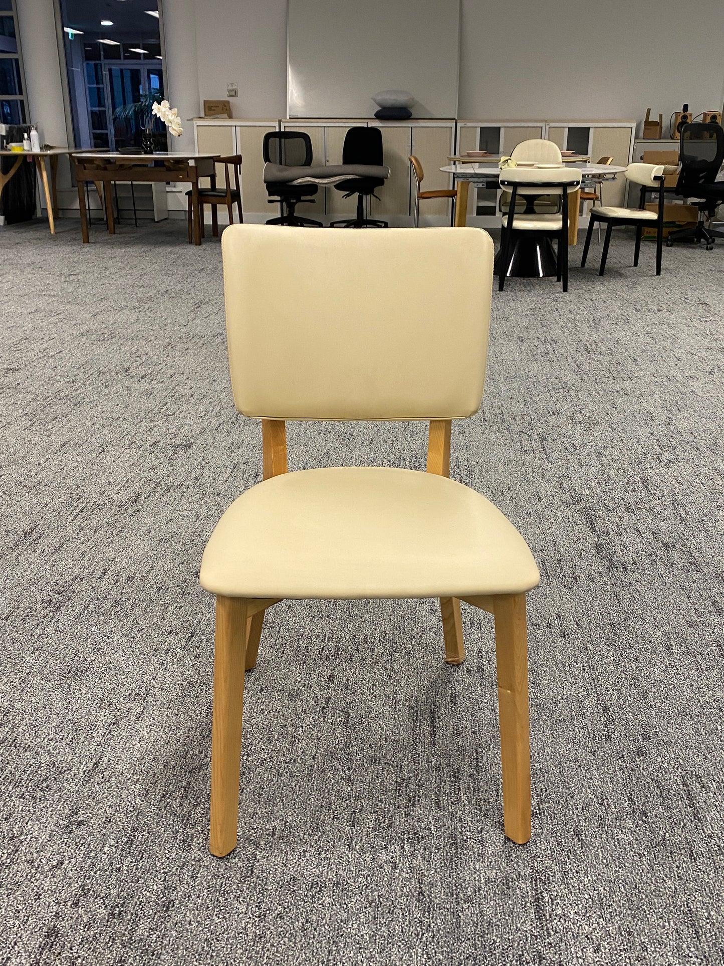 Pre Sale Light Wood Beige PU Cushion Apple Chair