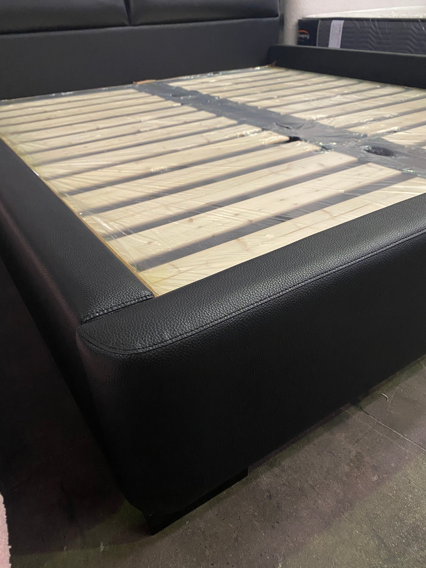 Genuine Leather/Black Cowhide/Soft Package/Solid Wood/Soft Bed 153-183