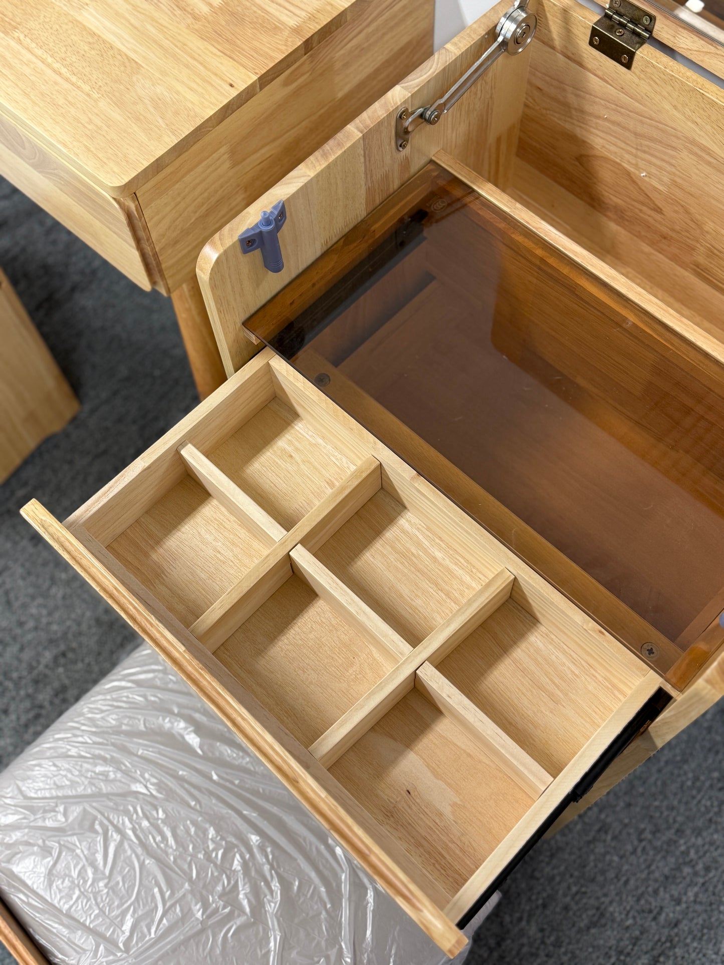 Pre Sale Natural Wood Color Flip-Top Dressing Table with Lighted Mirror Simple Solid Wood Dressing Table