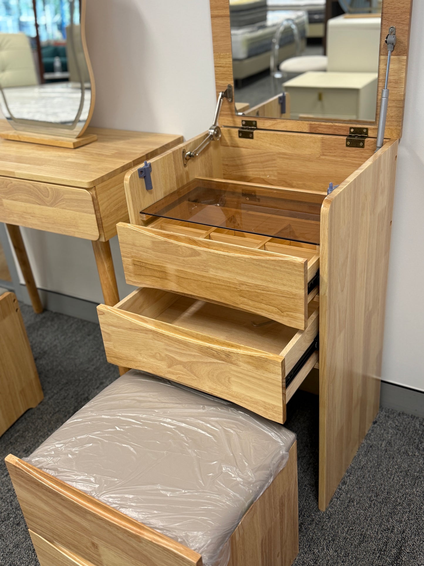 Pre Sale Natural Wood Color Flip-Top Dressing Table with Lighted Mirror Simple Solid Wood Dressing Table