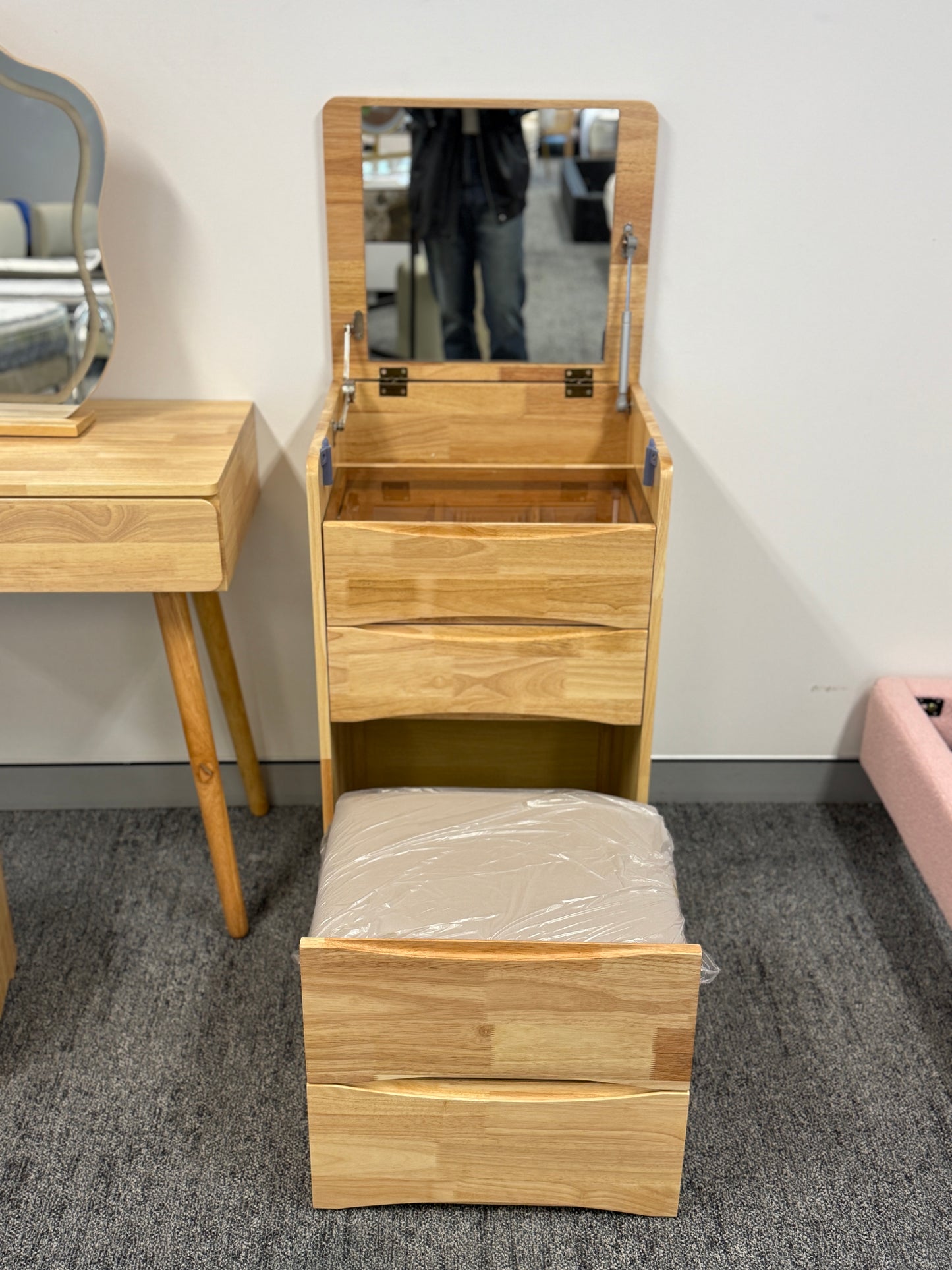 Pre Sale Natural Wood Color Flip-Top Dressing Table with Lighted Mirror Simple Solid Wood Dressing Table