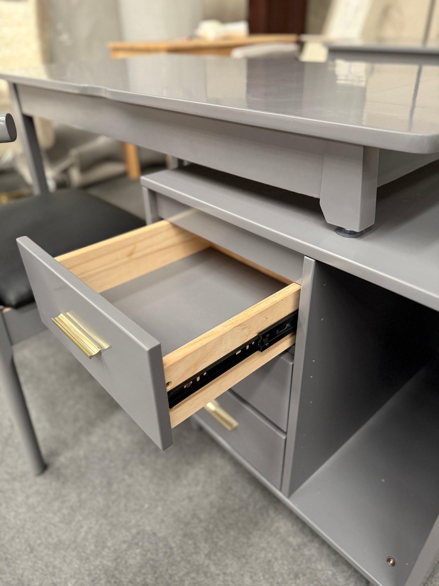 Gray Solid Wood Desk/Bucket Cabinet/Chair