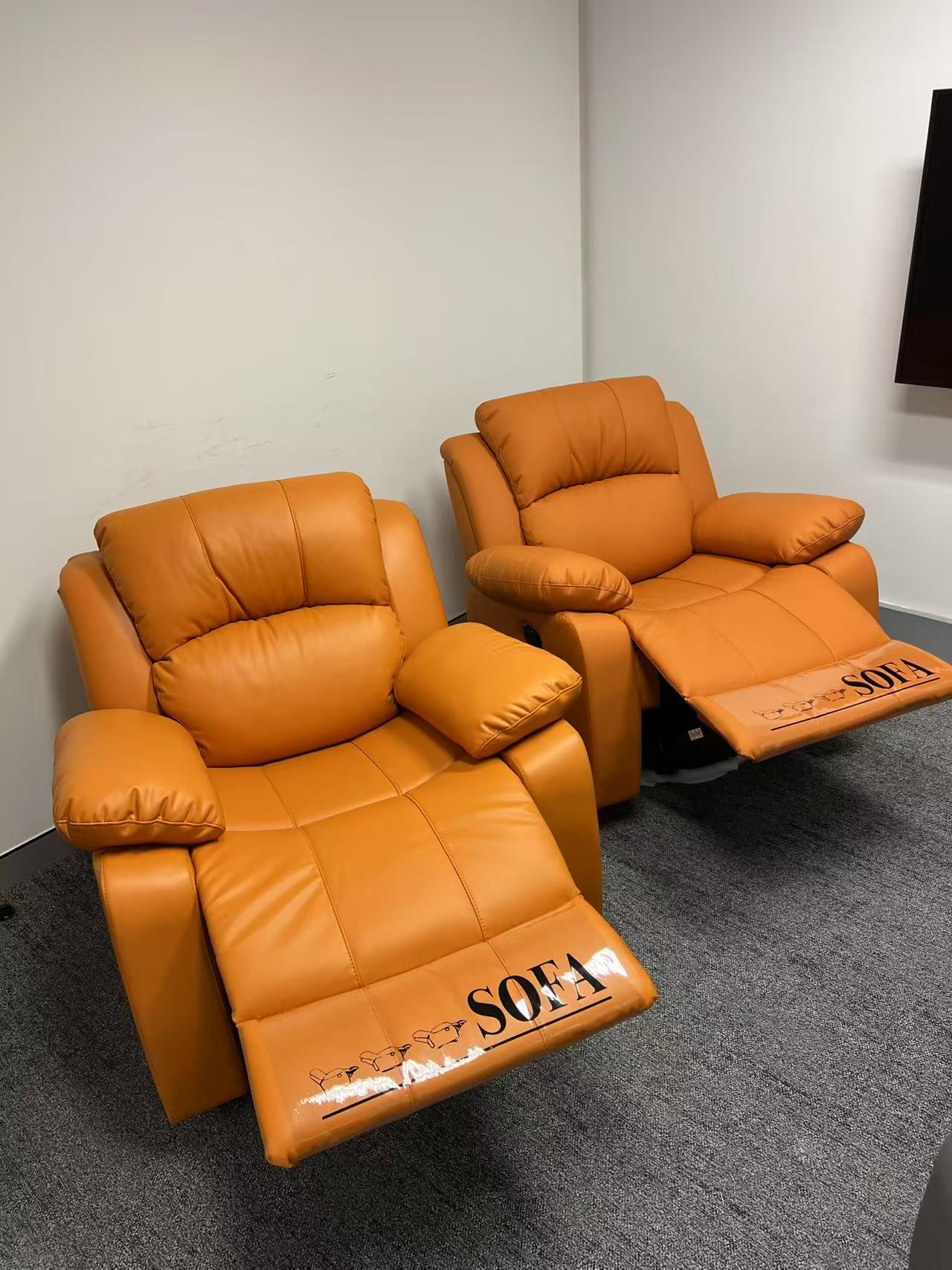 Manual Reclining Executive Lounge Chair