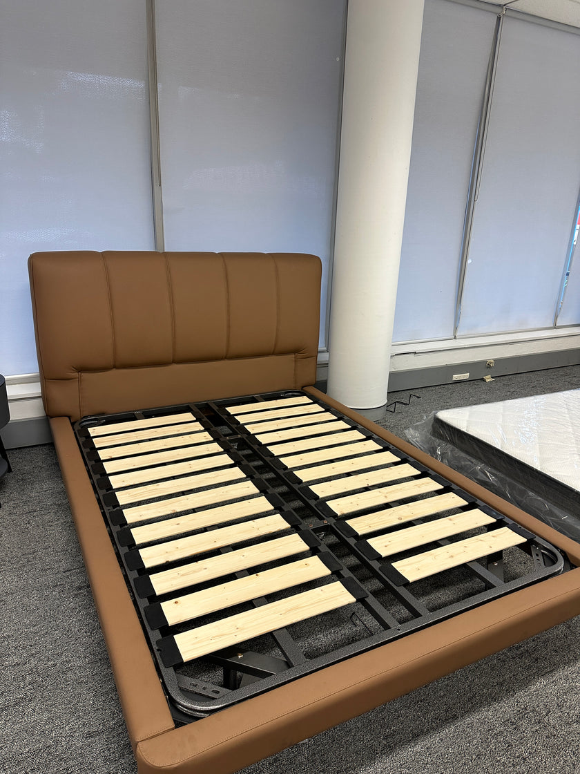 Genuine Leather/Brown Hill/Soft Package/Solid Wood Bed/153