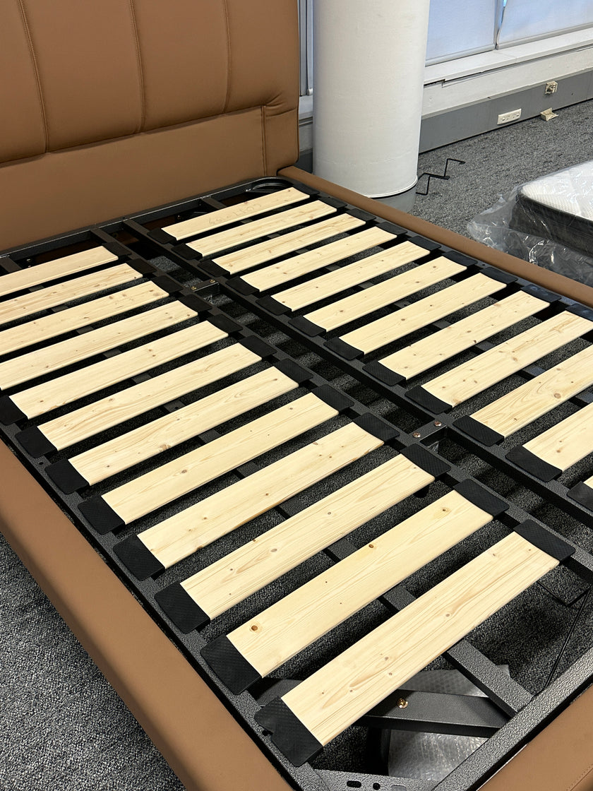 Genuine Leather/Brown Hill/Soft Package/Solid Wood Bed/153