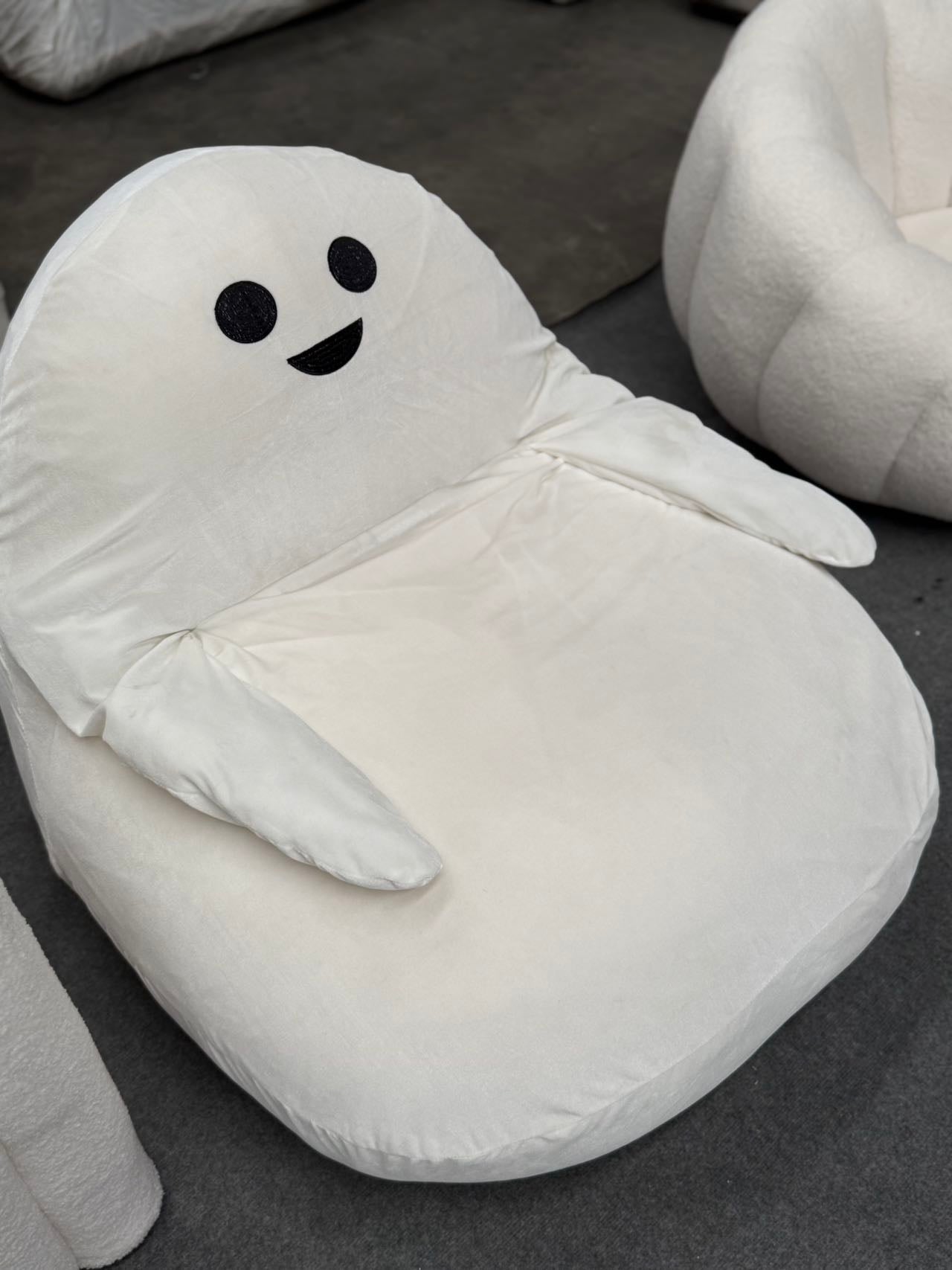 White/Ghost Lounge Chair