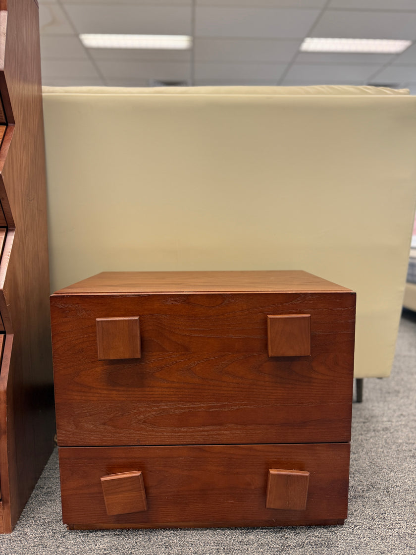Antique-colored Solid Wood Carmen Nightstand Storage Cabinet In Vintage Style