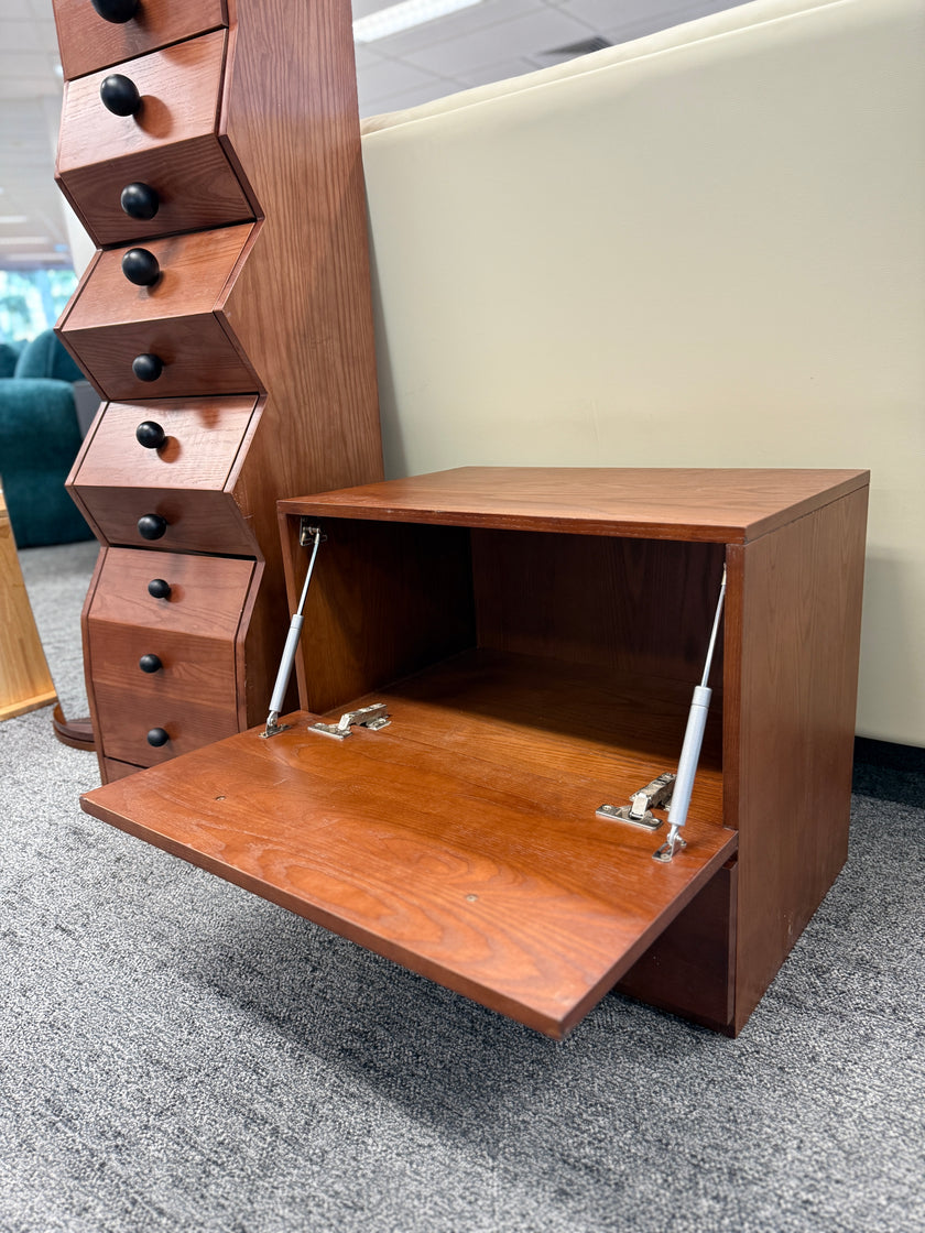 Antique-colored Solid Wood Carmen Nightstand Storage Cabinet In Vintage Style