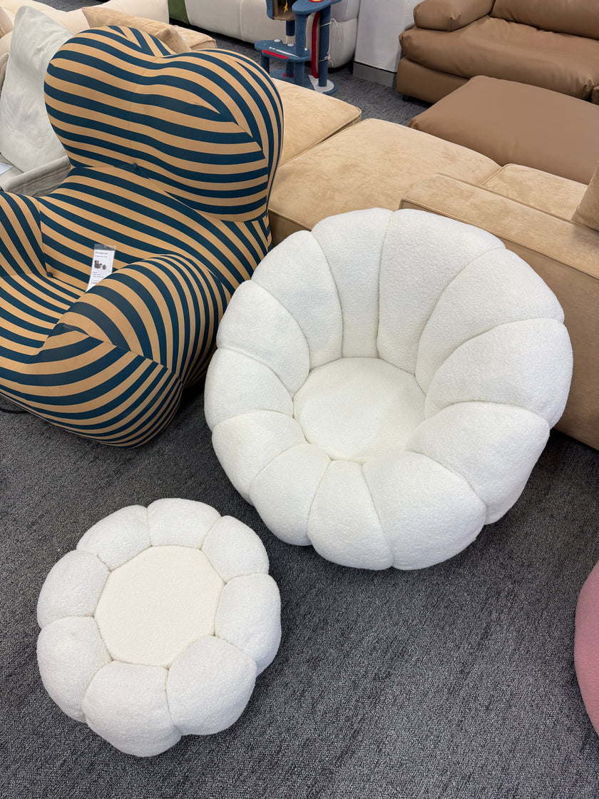 White Casual Pumpkin Lounge Chair - Lamb Fleece