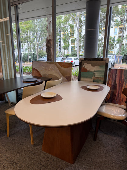 White/Rock Board/Double End Round Dining Table