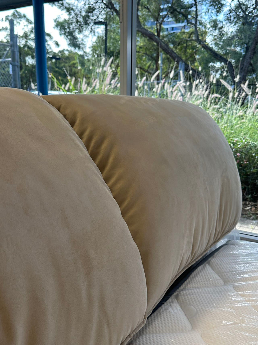 Brushed Solid Wood Elephant Ear Bed  153/183