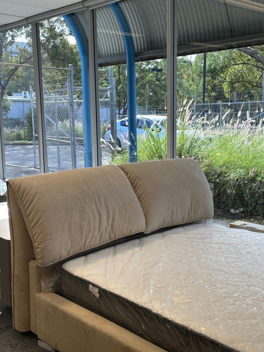 Brushed Solid Wood Elephant Ear Bed  153/183