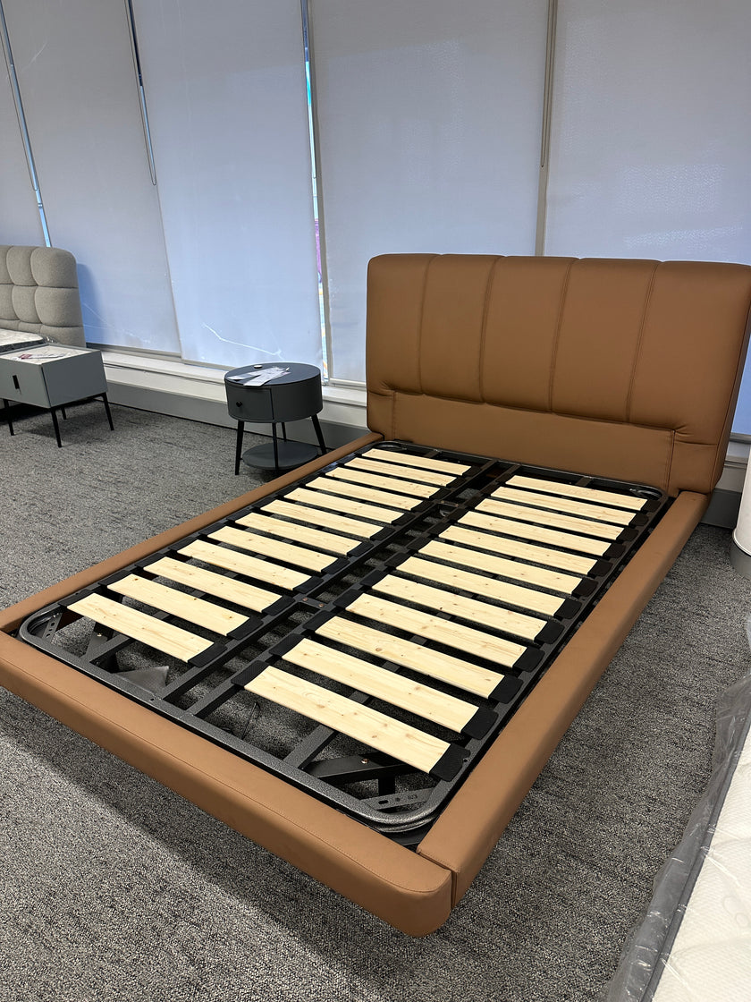 Genuine Leather/Brown Hill/Soft Package/Solid Wood Bed/153